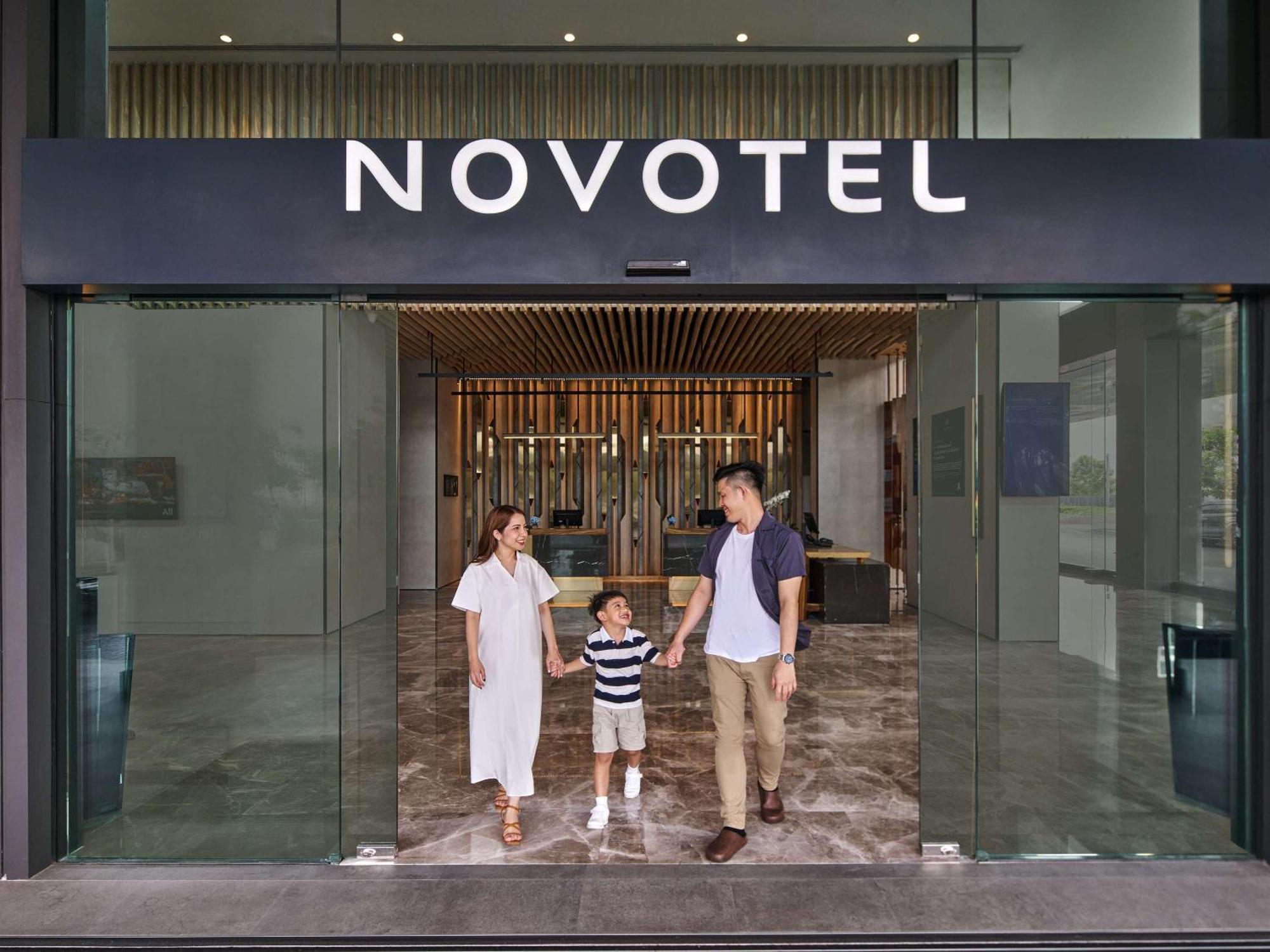 Novotel Bangkok Future Park Rangsit パトゥムターニー エクステリア 写真