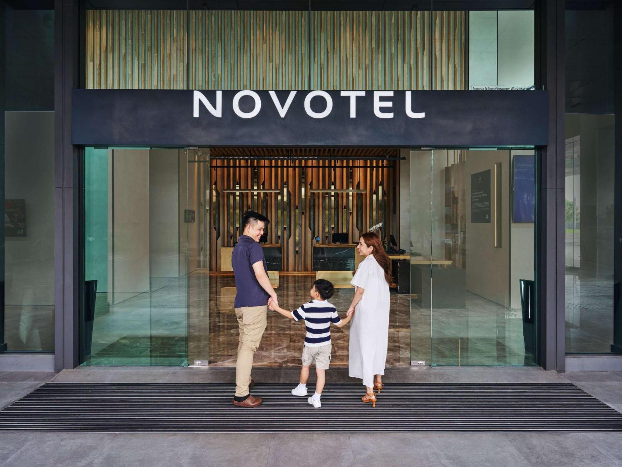 Novotel Bangkok Future Park Rangsit パトゥムターニー エクステリア 写真