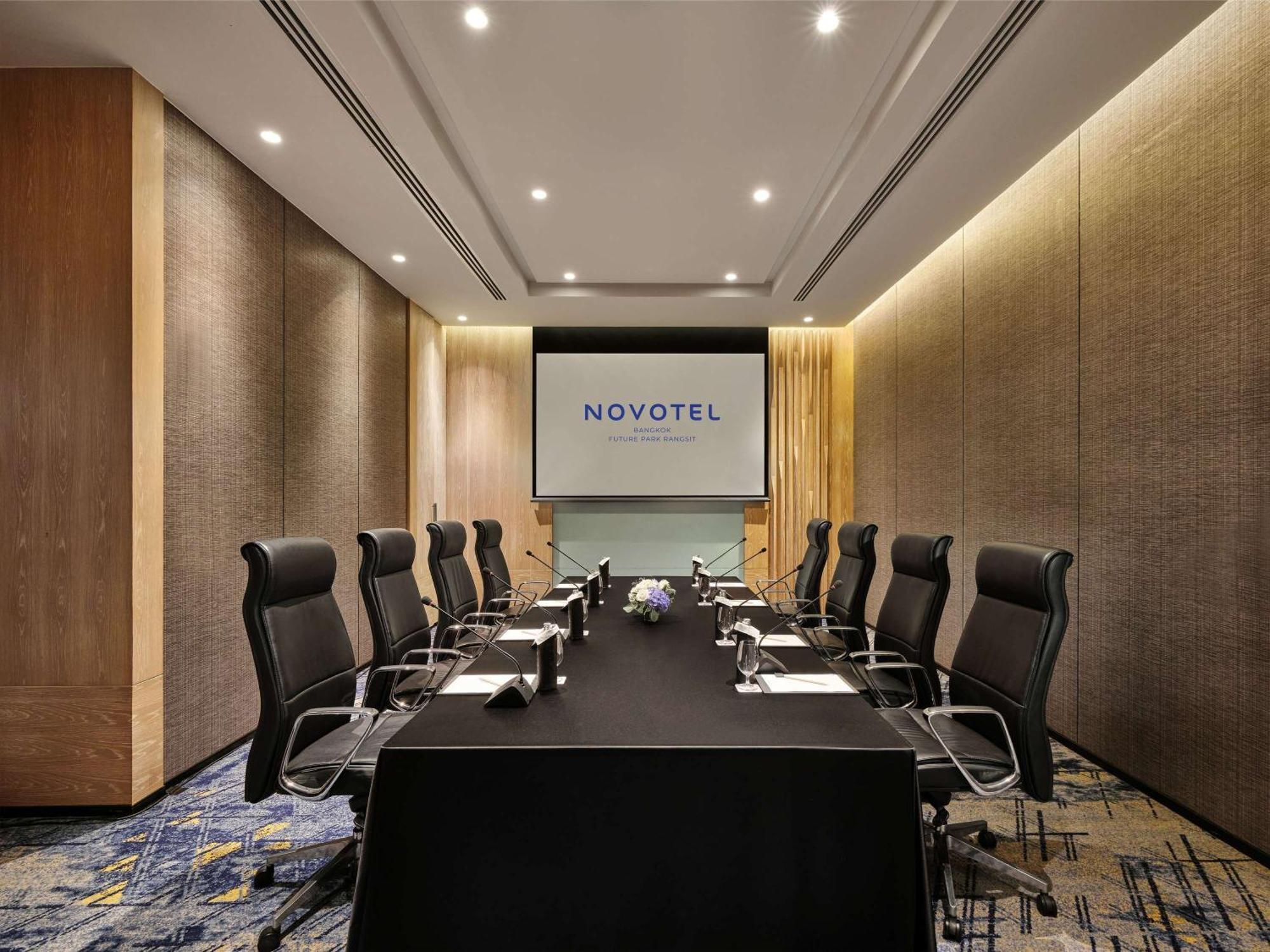 Novotel Bangkok Future Park Rangsit パトゥムターニー エクステリア 写真