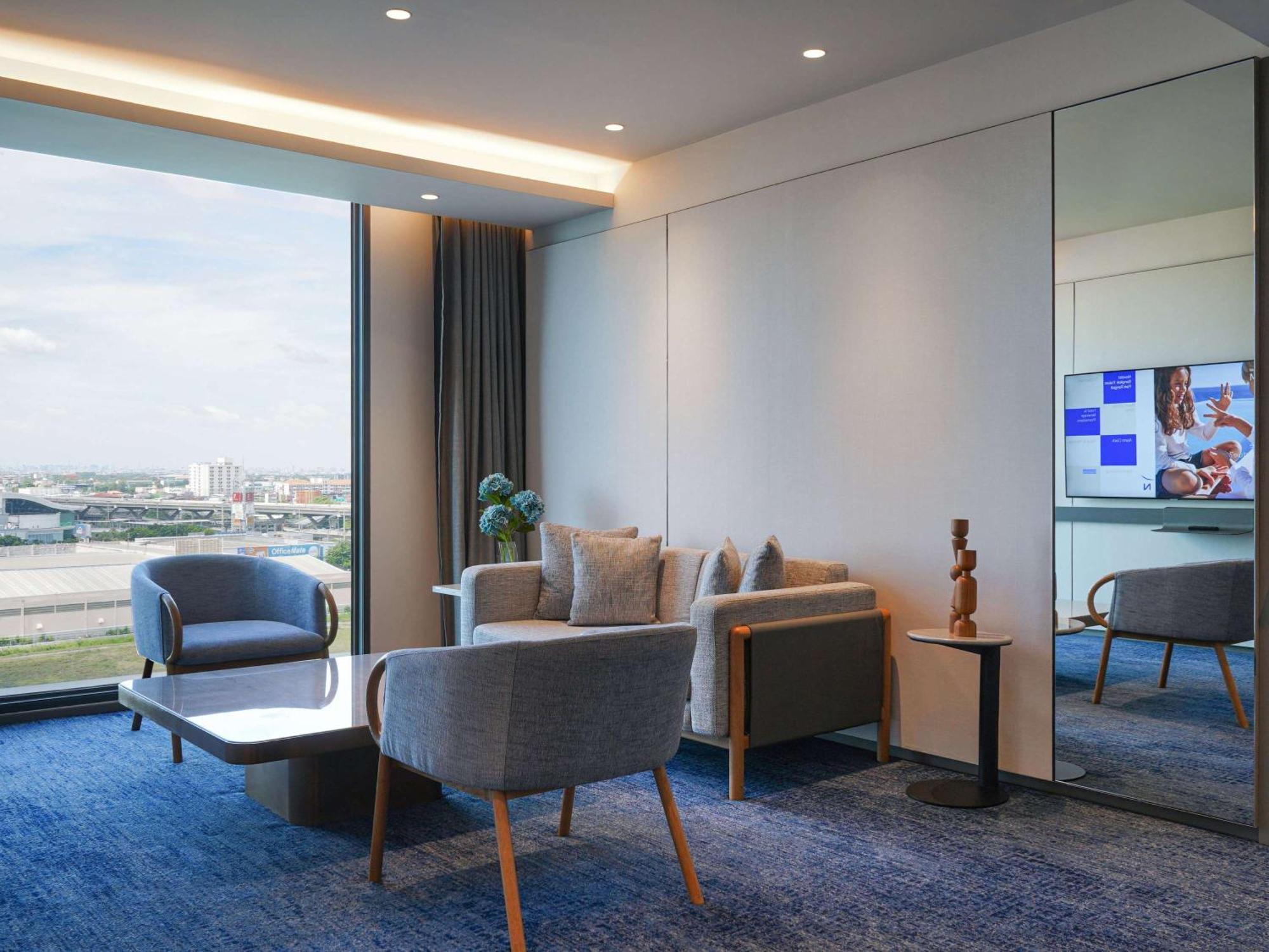 Novotel Bangkok Future Park Rangsit パトゥムターニー エクステリア 写真